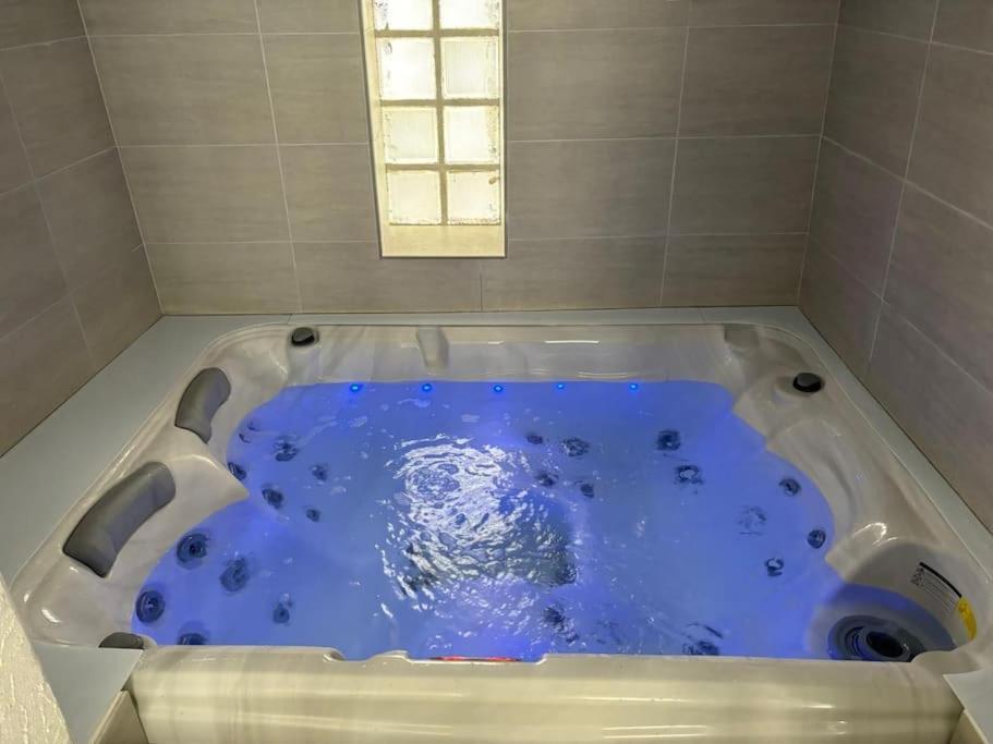 Maison Hyper Centre Jacuzzi Амбоаз Екстериор снимка