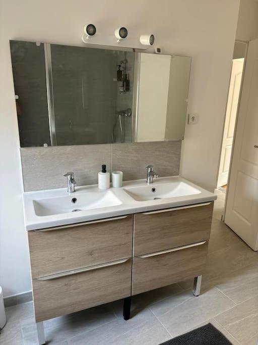 Maison Hyper Centre Jacuzzi Амбоаз Екстериор снимка